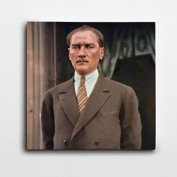 Atatürk Bakarken Kare Kanvas Tablo
