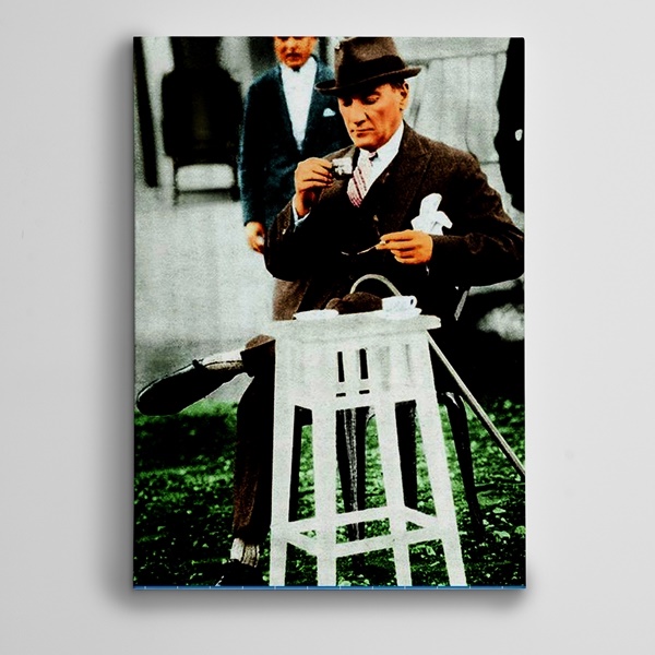 Atatürk Kahve İçerken Kanvas Tablo