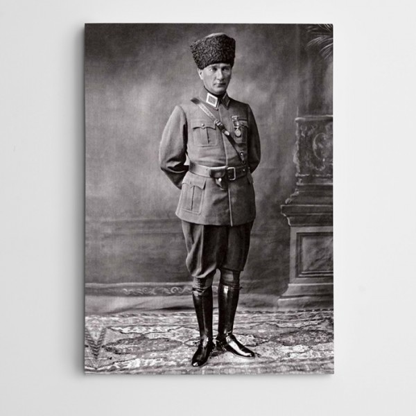  Atatürk Askeri Üniforma İle Kanvas Tablo
