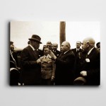Atatürk Dinlerken Kanvas Tablo