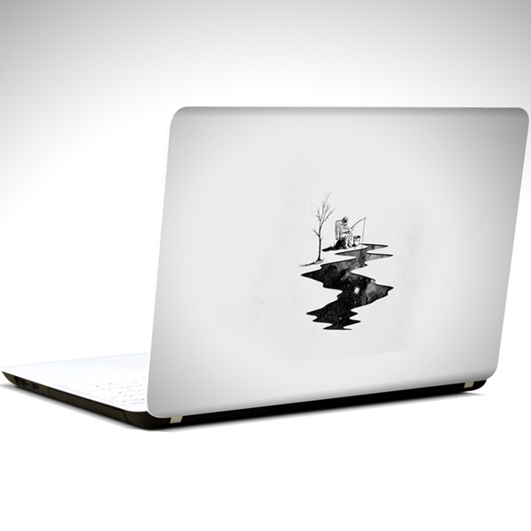 astronot-balik-tutarken-laptop-sticker